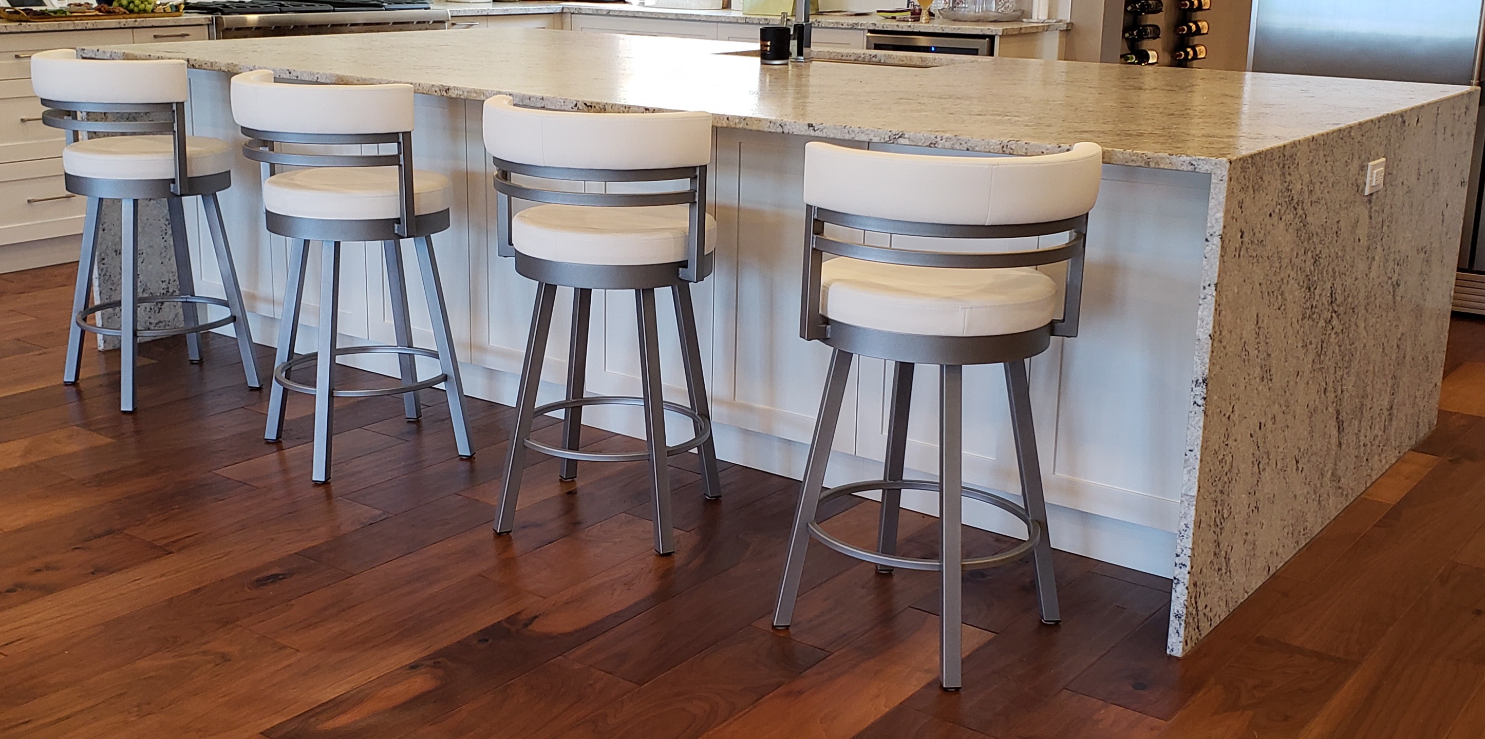 what color bar stools in white kitchen